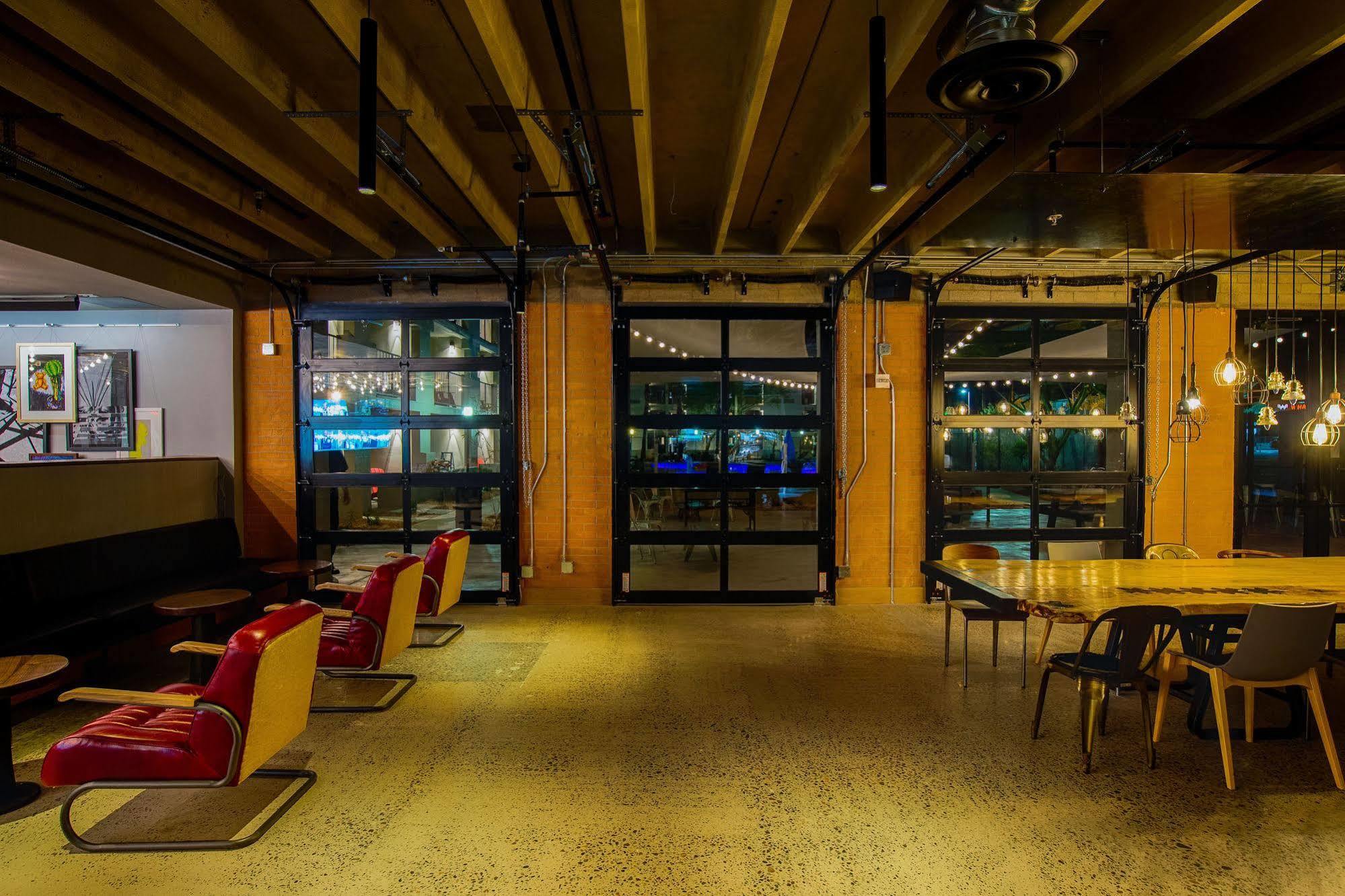 Moxy Phoenix Tempe/Asu Area Kültér fotó